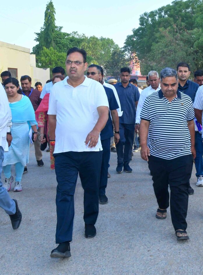 मुख्यमंत्री भजनलाल शर्मा ने प्रतापगढ़ के बम्बोरी गांव का पैदल भ्रमण किय