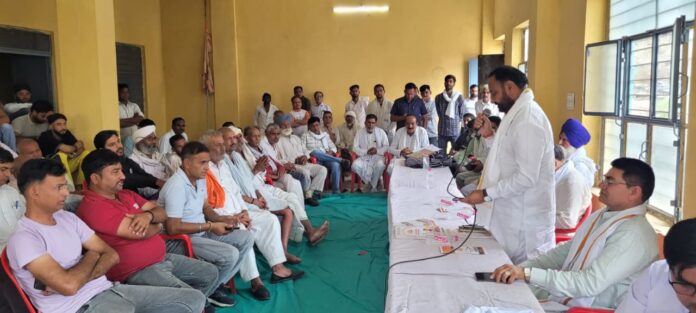 13 विभागों की योजनाओं की जानकारी गांव-गांव तक पहुंच रही है