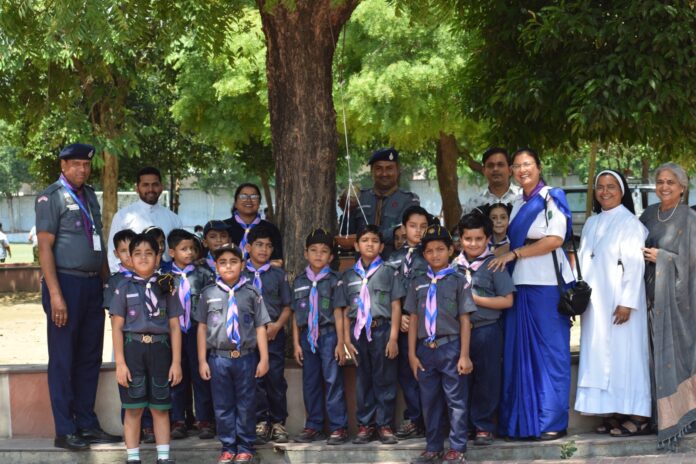 अनुज बाला चौहान, विद्यालय स्टाफ एवं विद्यार्थी