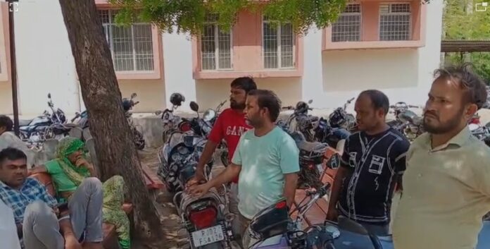 परिजनों ने पोस्टमार्टम नहीं कराने की मांग की