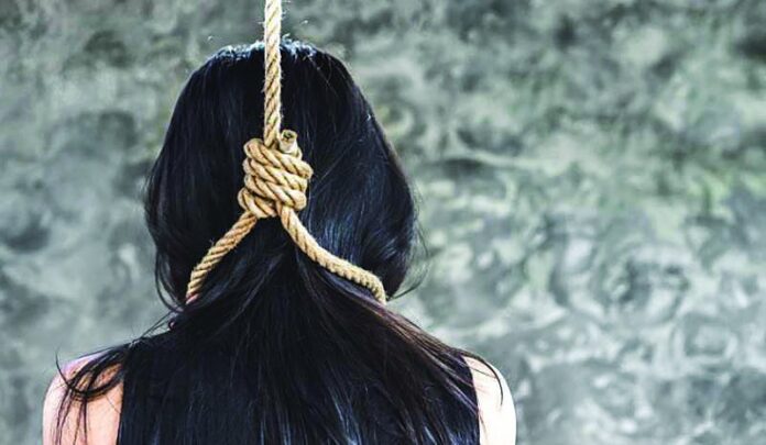 640902-women-commit-suicide.jpg