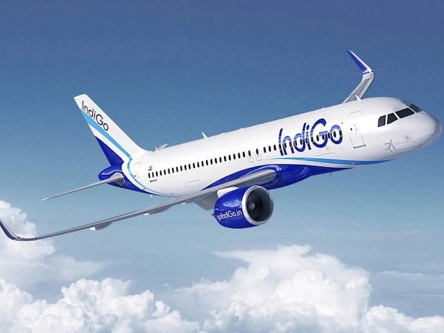 indigo-2025-08-6ae84b4ca486a2c1f.jpg फ्लाइट की बिजली गुल AC बंद