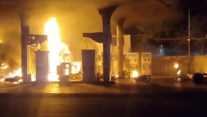 vfr5v3ro_petrol-pump-fire_120x90.jpg