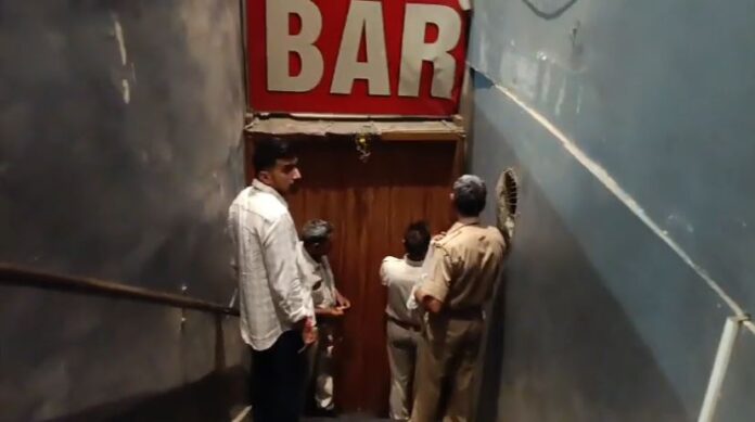 बीयर बार छापेमारी