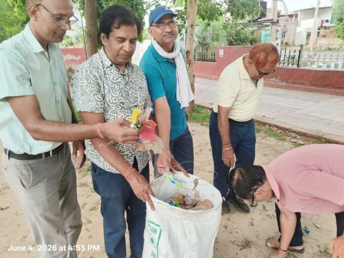 स्वच्छता अभियान में किया श्रमदान