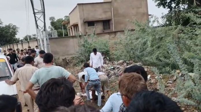 बिजली घर के पास मिला व्यक्ति का शव