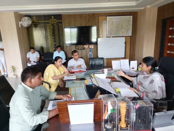 जर्जर एवं असुरक्षित भवनों की समीक्षा बैठक