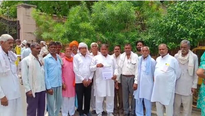 प्रशासन से न्याय की मांग