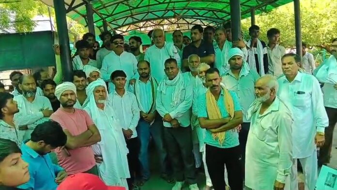 बिजली लाइन पर कार्य के दौरान करंट लगने से 29 वर्षीय युवक की मौत हो गई