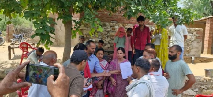 पीड़ित परिवारों से मिलीं सारिका सिंह