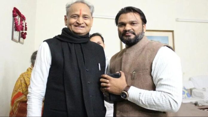 66290d4dbd078-ashok-gehlot-and-lokesh-sharma-244652498-16x9-1.jpg