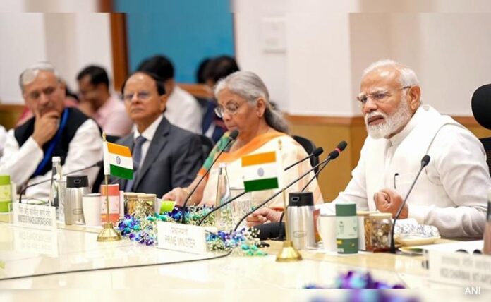 nortqga_narendra-modi-meets-econ.jpg