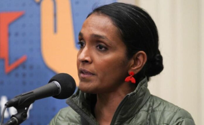 q689r0pg_nithya_625x300_02_May_2.jpg