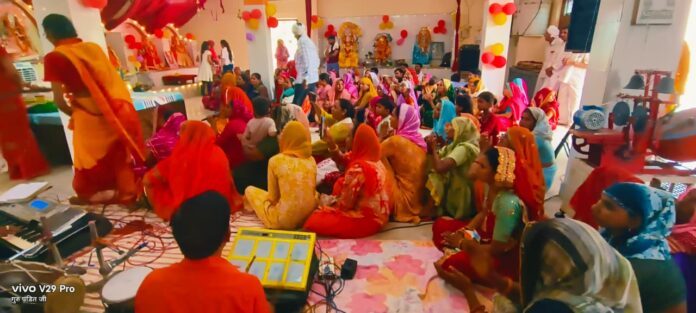2072 स्थापना दिवस पर आयोजित पूजा-अर्चना, भजन संध्या एवं भंडारे में शामिल श्रद्धालु