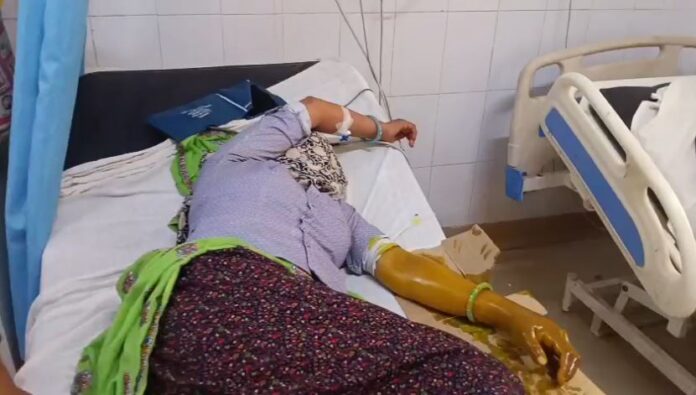 2074 सर्पदंश के बाद उपचाराधीन मरीज