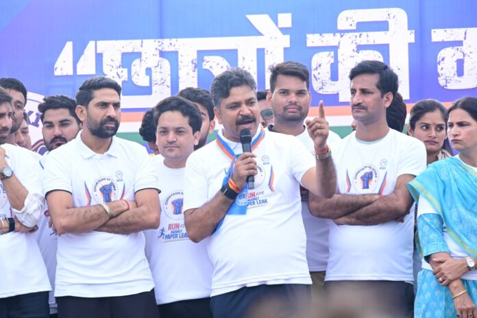 2118 टीकाराम जूली, एनएसयूआई पदाधिकारी और बड़ी संख्या में छात्र-युवा