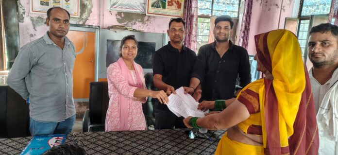 ग्रामीण सेवा शिविर में वर्षों पुरानी राजस्व रिकॉर्ड की त्रुटि हुई दूर