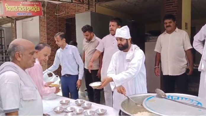 2144 श्रद्धालुओं को वितरित किया प्रसाद