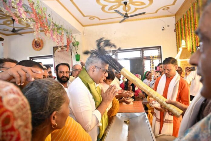 भूपेन्द्र यादव ने खाटू श्याम मंदिर में की पूजा