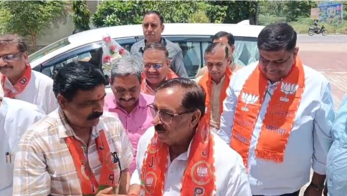 2197 मुख्य अतिथि, जनप्रतिनिधि एवं कार्यकर्ता