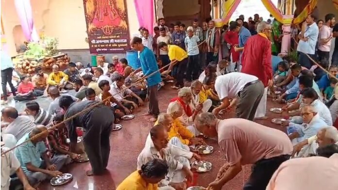 मेले के समापन अवसर पर आयोजित ब्रह्मभोज