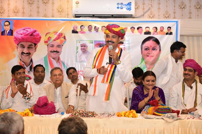 संविधान और आरक्षण को लेकर किया हमला