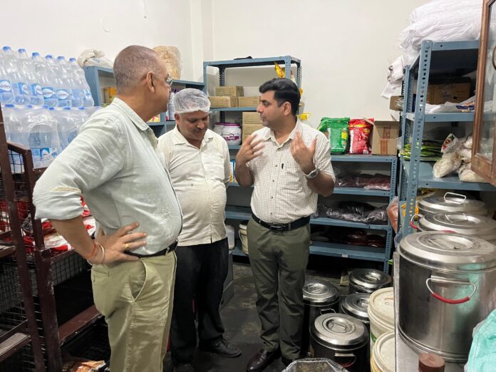 294 पेय स्टिंग की 21,200 केन सीज