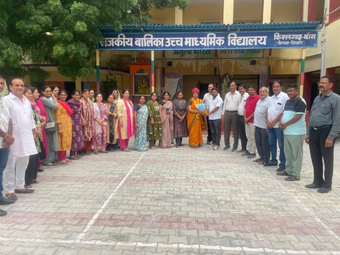 340 बालिका विद्यालय की नई प्रधानाचार्य का स्वागत