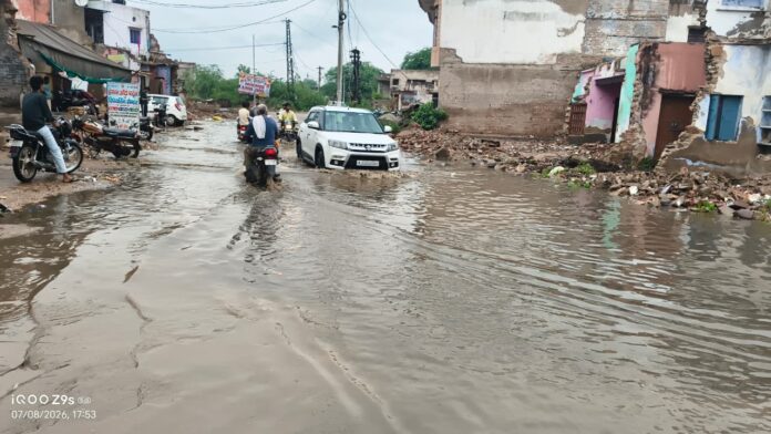 356 बाजारों में बारिश से बढ़ी परेशानी