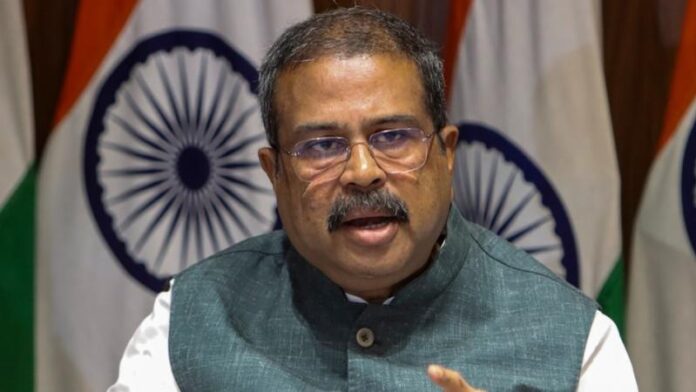 6a634abe28c72-dharmendra-pradhan.jpg