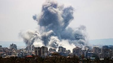 TOPSHOT-LEBANON-ISRAEL-US-IRAN-W.jpg