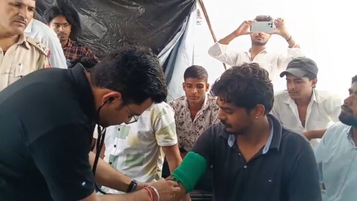 2327 मेडिकल टीम ने स्वास्थ्य परीक्षण किया
