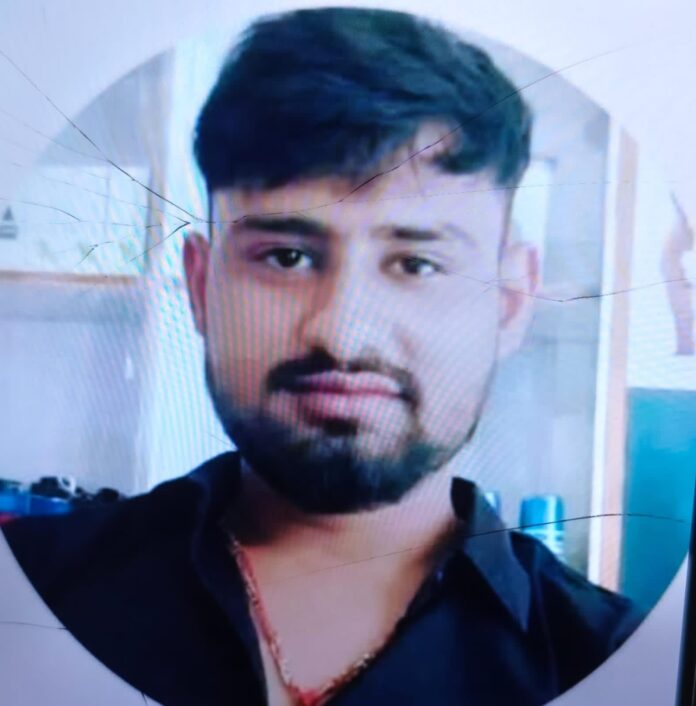मानसिक तनाव और आर्थिक परेशानियों से जूझ रहा था