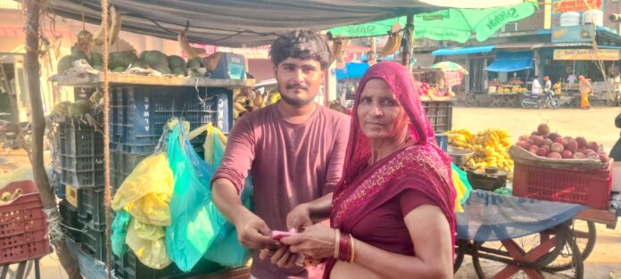 2367 फल की ठेली लगाने वाले लक्की माखीजा