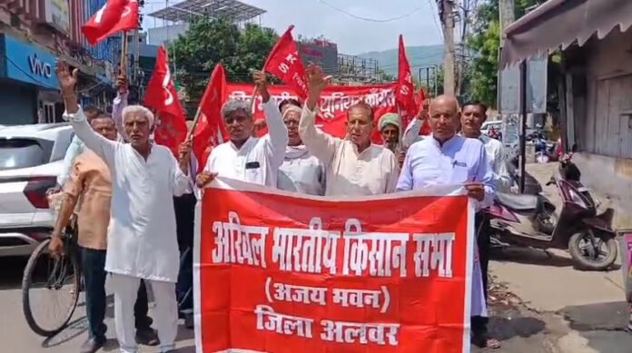 2374 श्रमिकों के साथ सड़कों पर