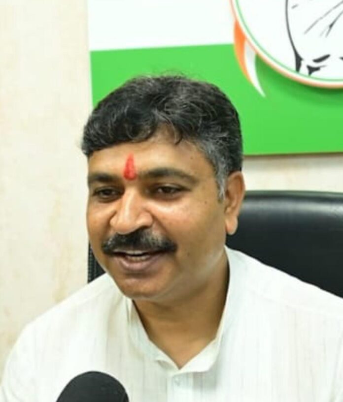 2412 टीकाराम जूली का सरकार पर हमला