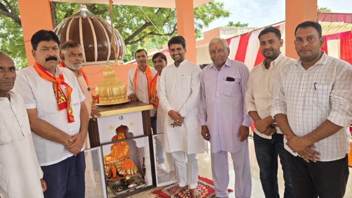 मुण्डनवाडा खुर्द भंडारा में अतिथी व श्रद्धालु