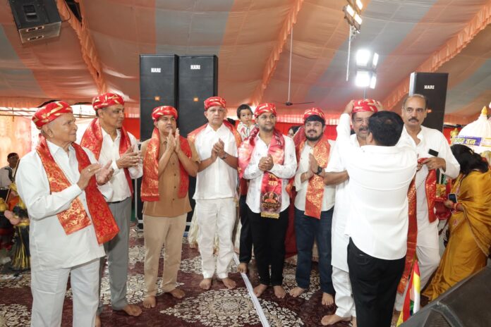 सौभाग्यशाली परिवार एवं अतिथियों का स्वागत