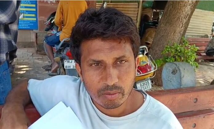 2522 वेदप्रकाश मृतक का भाई जानकारी देते हुए