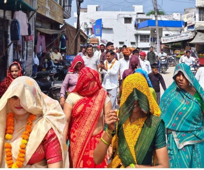 लक्ष्मणगढ़ निकाय चुनाव नामांकन करने जाते प्रत्याशी