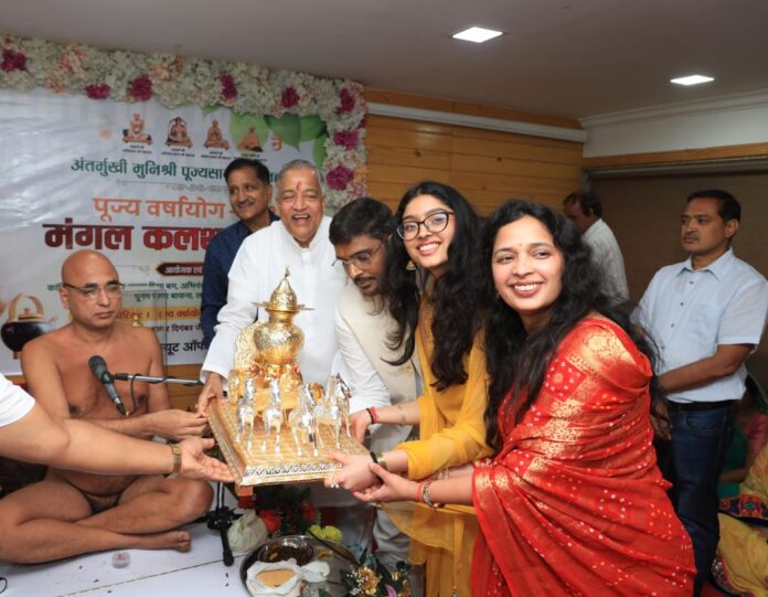 386 भव्य कलश स्थापना