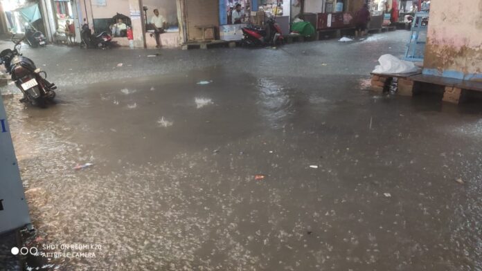 80 पानी भरा