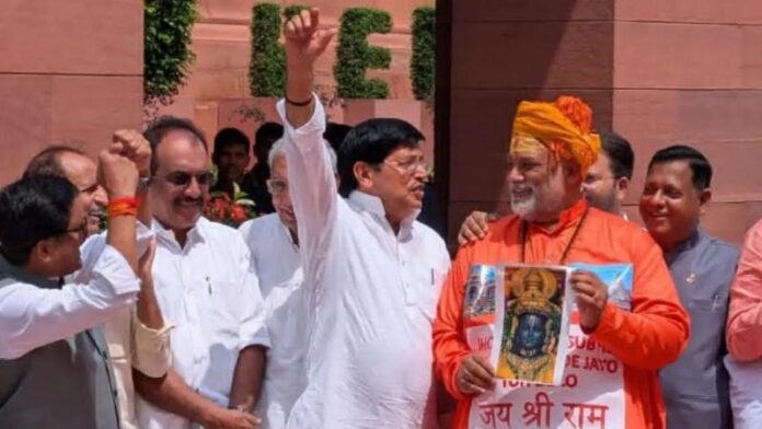 MP-pappu-yadav-amazing-look-delh.jpg