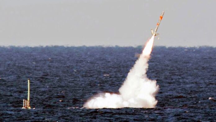 Tomahawk-cruise-missile-submarin.jpg