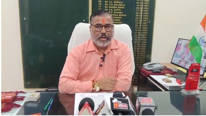 2605 डाक विभाग के प्रवर अधीक्षक मोहन सिंह मीणा