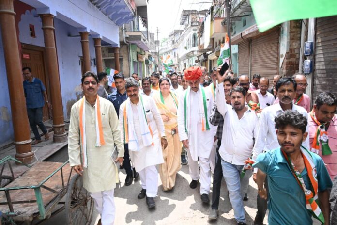 2630 भाजपा सरकार के खिलाफ मोर्चा खोलते हुए