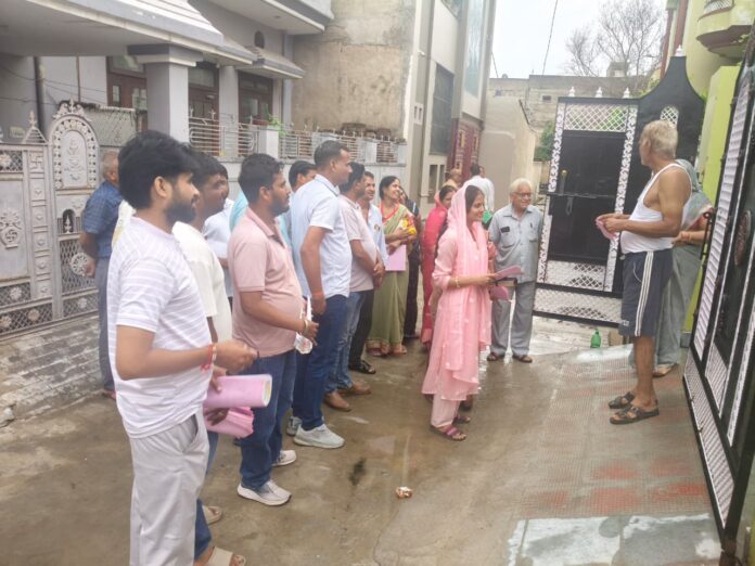 रीना गुप्ता का जनसंपर्क