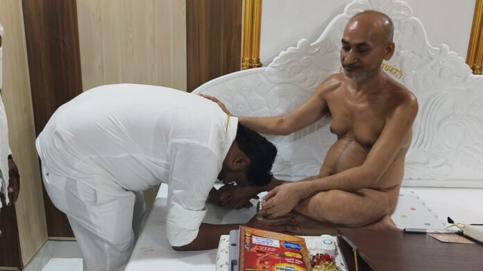2664 जन्मदिन पर सोनल जैन ने लिया आशीर्वाद