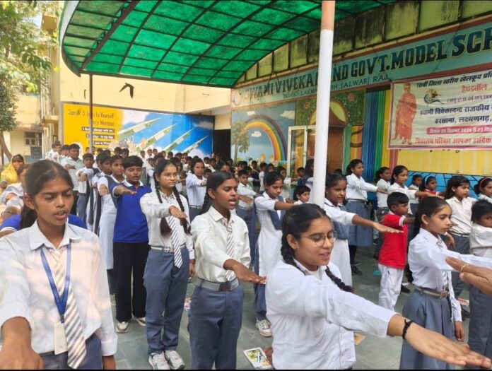 2743 नशा मुक्त भारत सप्ताह कार्यक्रम में विद्यार्थी