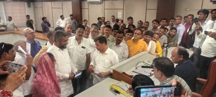 549 अध्यक्ष पद के लिए पवन जैन चौधरी ने भरा नामांकन